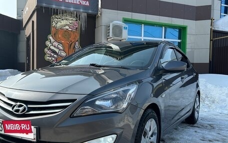 Hyundai Solaris II рестайлинг, 2015 год, 1 000 000 рублей, 3 фотография