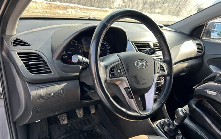 Hyundai Solaris II рестайлинг, 2015 год, 1 000 000 рублей, 18 фотография