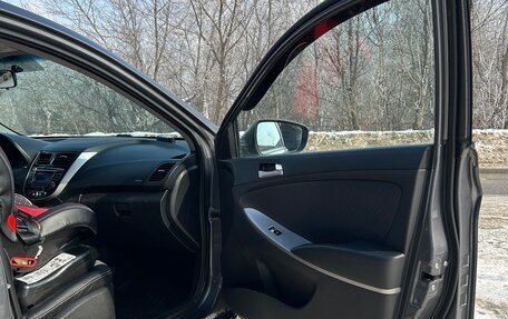 Hyundai Solaris II рестайлинг, 2015 год, 1 000 000 рублей, 26 фотография