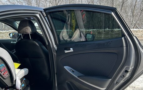 Hyundai Solaris II рестайлинг, 2015 год, 1 000 000 рублей, 27 фотография