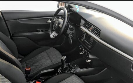 KIA Rio IV, 2017 год, 1 097 000 рублей, 10 фотография