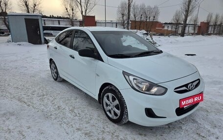 Hyundai Solaris II рестайлинг, 2012 год, 730 000 рублей, 3 фотография