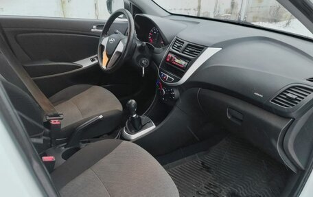 Hyundai Solaris II рестайлинг, 2012 год, 730 000 рублей, 12 фотография