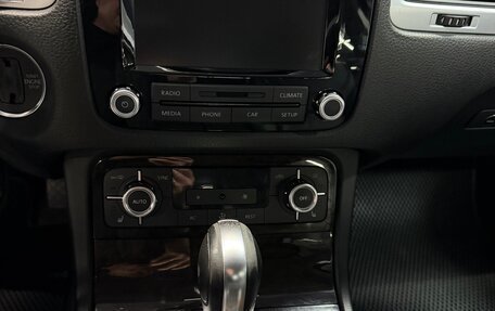 Volkswagen Touareg III, 2012 год, 1 749 000 рублей, 13 фотография