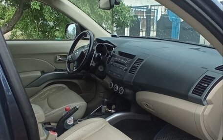 Mitsubishi Outlander III рестайлинг 3, 2007 год, 890 000 рублей, 8 фотография