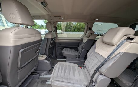 Volkswagen Multivan, 2023 год, 5 600 000 рублей, 17 фотография