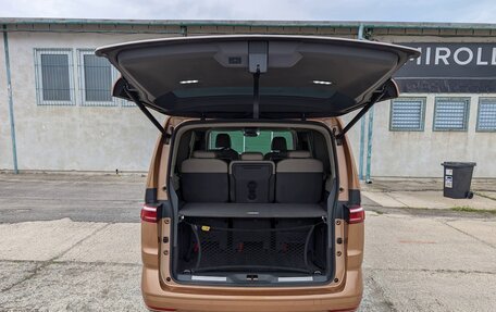 Volkswagen Multivan, 2023 год, 5 600 000 рублей, 24 фотография