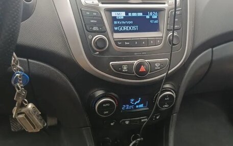 Hyundai Solaris II рестайлинг, 2015 год, 950 000 рублей, 12 фотография