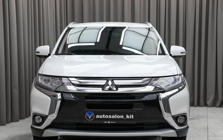 Mitsubishi Outlander III рестайлинг 3, 2018 год, 1 890 000 рублей, 2 фотография