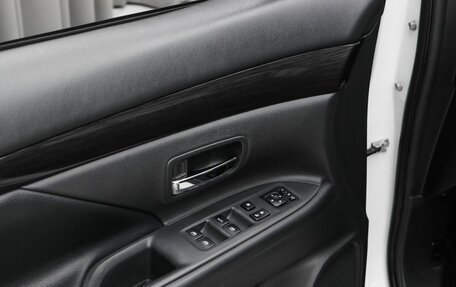 Mitsubishi Outlander III рестайлинг 3, 2018 год, 1 890 000 рублей, 17 фотография