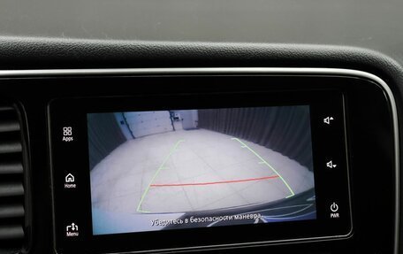 Mitsubishi Outlander III рестайлинг 3, 2018 год, 1 890 000 рублей, 13 фотография