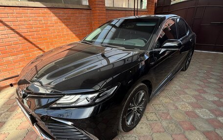 Toyota Camry, 2023 год, 3 800 000 рублей, 2 фотография