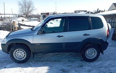 Chevrolet Niva I рестайлинг, 2017 год, 680 000 рублей, 6 фотография