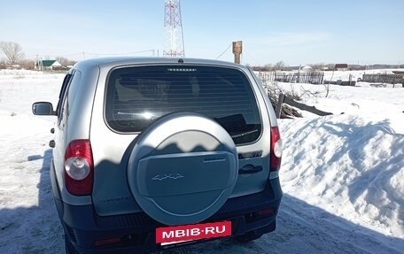 Chevrolet Niva I рестайлинг, 2017 год, 680 000 рублей, 4 фотография