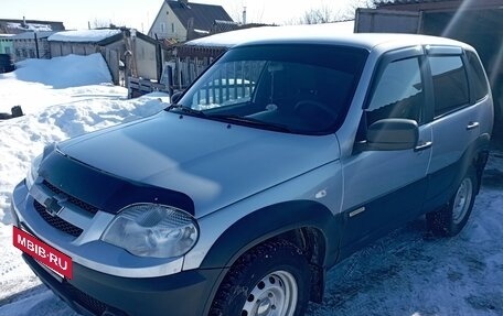 Chevrolet Niva I рестайлинг, 2017 год, 680 000 рублей, 2 фотография