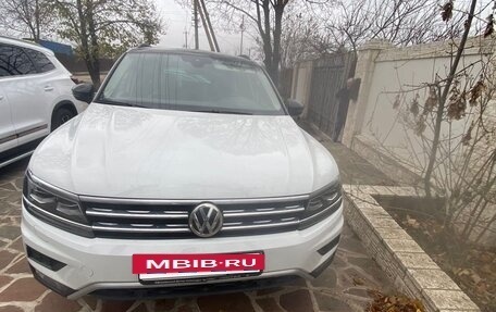 Volkswagen Tiguan II, 2019 год, 1 750 000 рублей, 2 фотография
