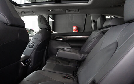 Toyota Highlander, 2026 год, 5 990 000 рублей, 16 фотография