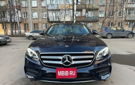 Mercedes-Benz E-Класс, 2019 год, 4 500 000 рублей, 3 фотография