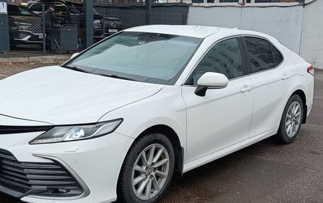 Toyota Camry, 2021 год, 2 600 000 рублей, 1 фотография