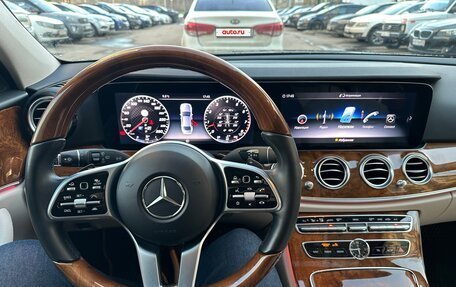 Mercedes-Benz E-Класс, 2019 год, 4 500 000 рублей, 20 фотография