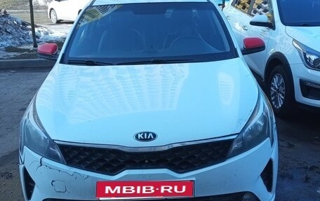 KIA Rio IV, 2020 год, 950 000 рублей, 1 фотография