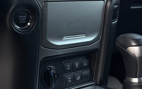 Toyota Land Cruiser Prado 150 рестайлинг 2, 2019 год, 5 500 000 рублей, 36 фотография