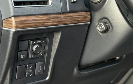 Toyota Land Cruiser Prado 150 рестайлинг 2, 2019 год, 5 500 000 рублей, 33 фотография