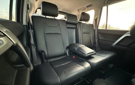 Toyota Land Cruiser Prado 150 рестайлинг 2, 2019 год, 5 500 000 рублей, 28 фотография