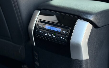 Toyota Land Cruiser Prado 150 рестайлинг 2, 2019 год, 5 500 000 рублей, 37 фотография