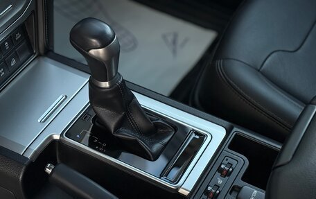 Toyota Land Cruiser Prado 150 рестайлинг 2, 2019 год, 5 500 000 рублей, 31 фотография