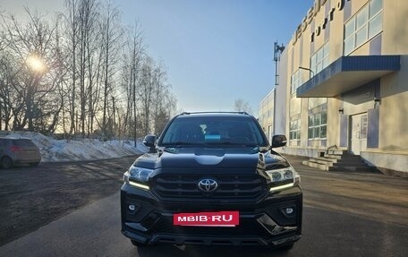 Toyota Land Cruiser 200, 2018 год, 7 999 000 рублей, 2 фотография