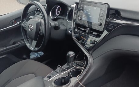 Toyota Camry, 2021 год, 2 600 000 рублей, 8 фотография