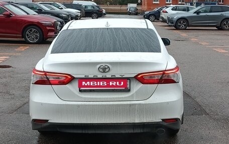 Toyota Camry, 2021 год, 2 600 000 рублей, 4 фотография