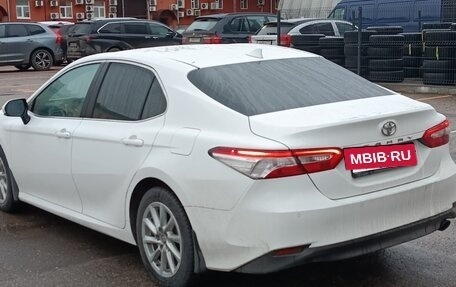 Toyota Camry, 2021 год, 2 600 000 рублей, 7 фотография