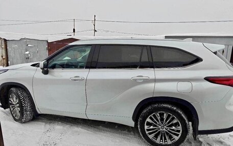 Toyota Highlander, 2023 год, 4 880 000 рублей, 4 фотография