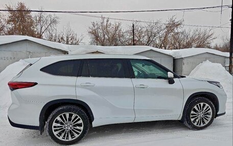 Toyota Highlander, 2023 год, 4 880 000 рублей, 5 фотография