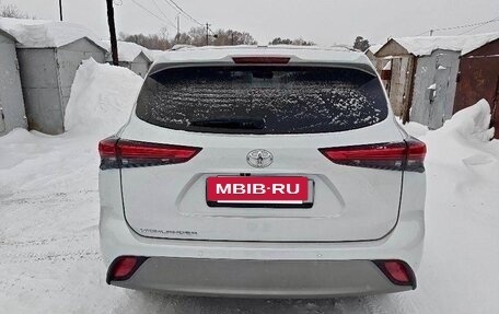 Toyota Highlander, 2023 год, 4 880 000 рублей, 8 фотография