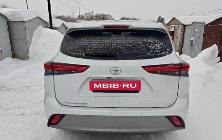 Toyota Highlander, 2023 год, 4 880 000 рублей, 9 фотография