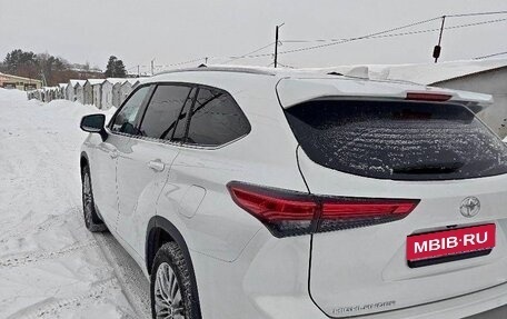 Toyota Highlander, 2023 год, 4 880 000 рублей, 6 фотография
