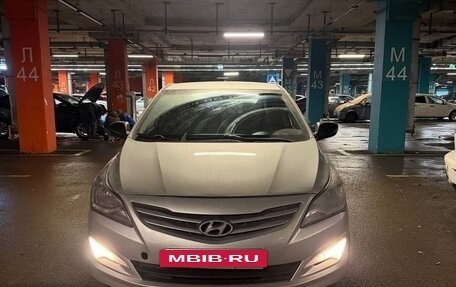 Hyundai Solaris II рестайлинг, 2015 год, 920 000 рублей, 3 фотография