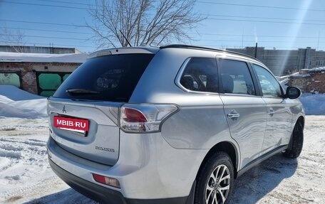 Mitsubishi Outlander III рестайлинг 3, 2013 год, 1 750 000 рублей, 2 фотография