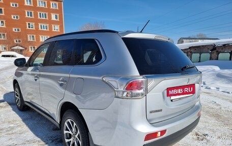 Mitsubishi Outlander III рестайлинг 3, 2013 год, 1 750 000 рублей, 3 фотография
