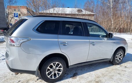 Mitsubishi Outlander III рестайлинг 3, 2013 год, 1 750 000 рублей, 4 фотография