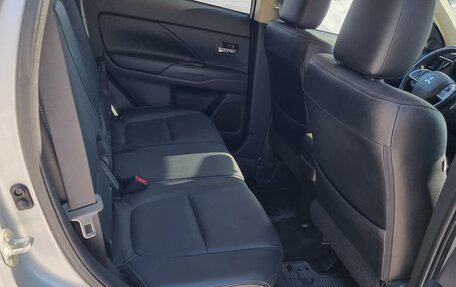 Mitsubishi Outlander III рестайлинг 3, 2013 год, 1 750 000 рублей, 13 фотография