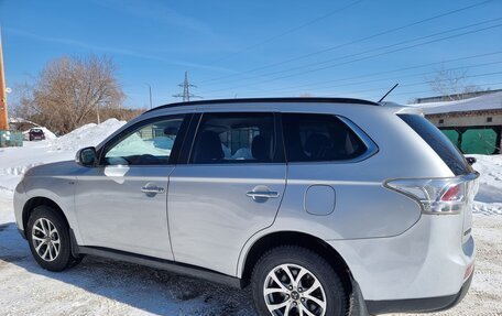 Mitsubishi Outlander III рестайлинг 3, 2013 год, 1 750 000 рублей, 5 фотография