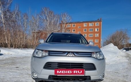 Mitsubishi Outlander III рестайлинг 3, 2013 год, 1 750 000 рублей, 6 фотография