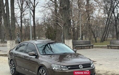 Volkswagen Jetta VI, 2013 год, 1 300 000 рублей, 3 фотография
