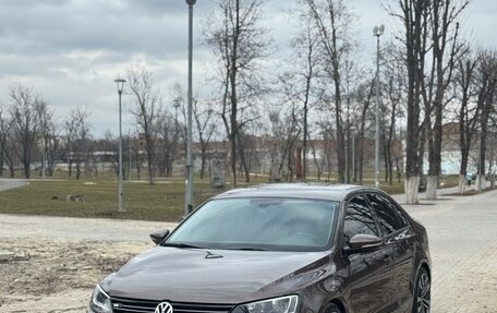 Volkswagen Jetta VI, 2013 год, 1 300 000 рублей, 2 фотография