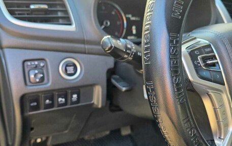 Mitsubishi Pajero Sport III рестайлинг, 2018 год, 2 999 999 рублей, 3 фотография