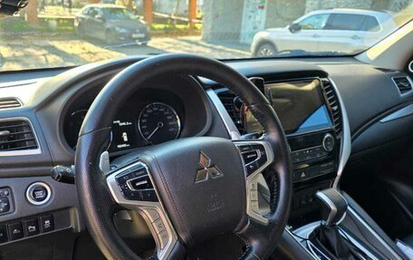 Mitsubishi Pajero Sport III рестайлинг, 2018 год, 2 999 999 рублей, 10 фотография